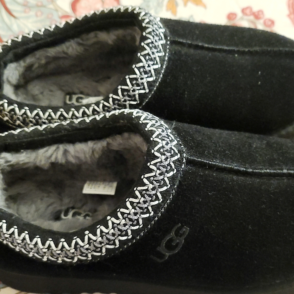 UGG Women's Black and Gray Slippers